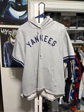 New York Yankees baseball team  short sleeve hoody by Mitchell & Ness Size Larg